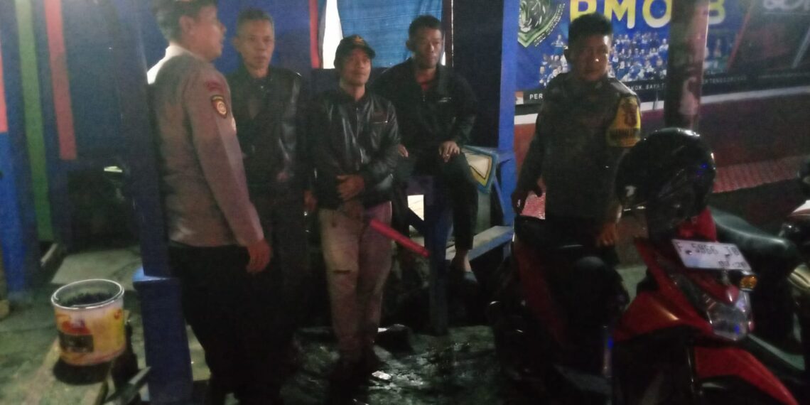 Patroli Dialogis Polisi Polsek Sukalarang Sambang Ronda Malam Antisipasi C3 Dan Gukamtibmas