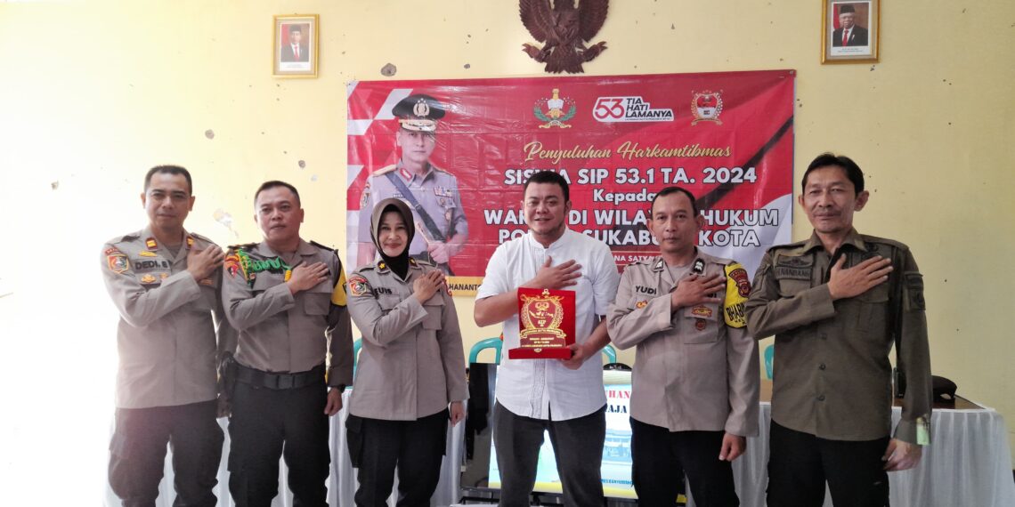 Ceramah kamtibmas. Siswa SIP 53 Gol 1 edukasi masyarakat Jayamekar