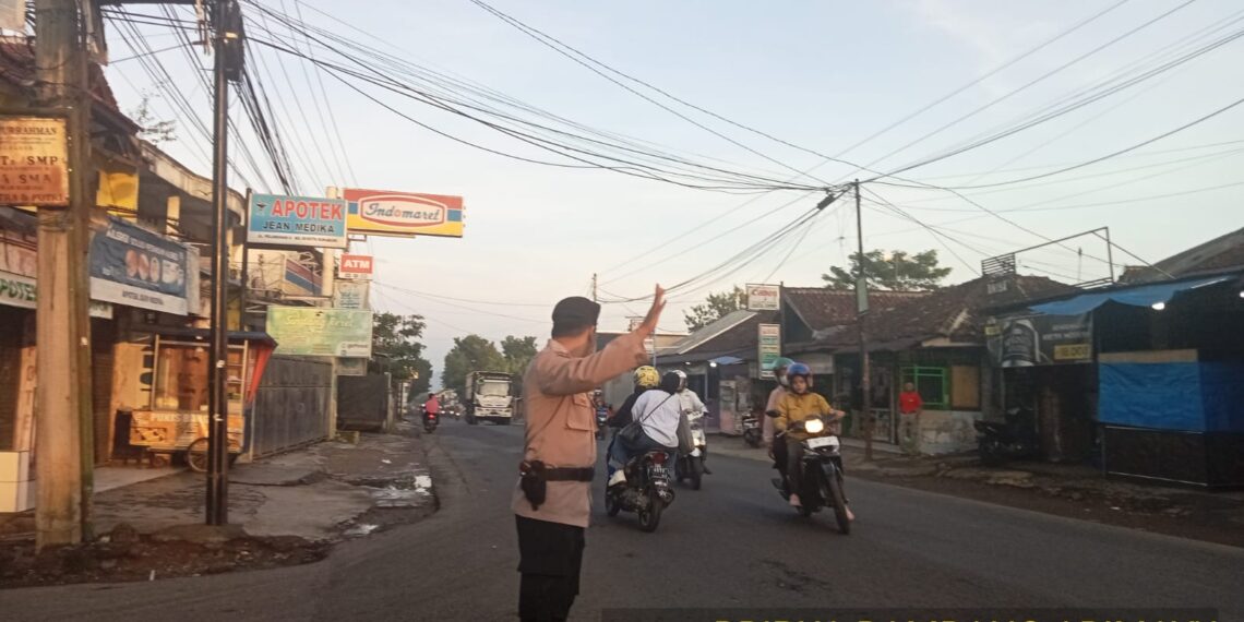 Pelayanan Prima Rutin Gatur Pagi Polsek Lembursitu