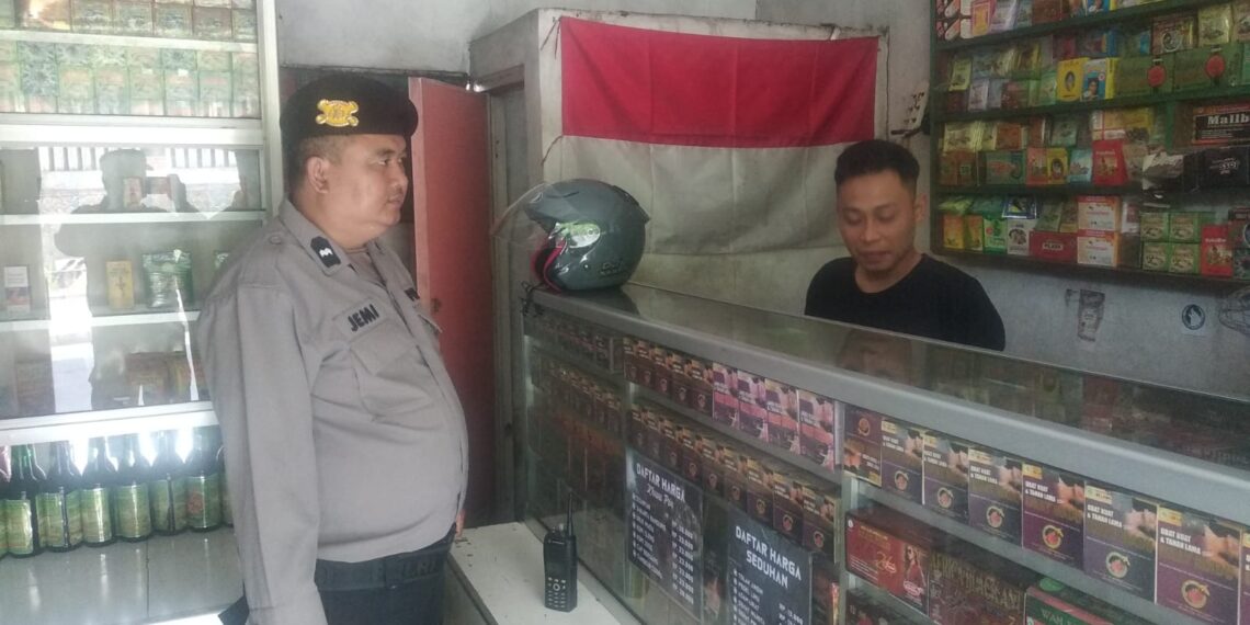 Cegah Peredaran Miras, Polsek Gunungguruh laksanakan Razia Miras Ke Kios – Kios Jamu
