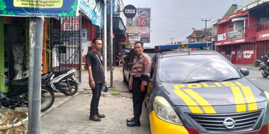 Berdialog Dengan Warga, Unit Samapta Polsek Cisaat   Dialogis Berikan Himbauan Kamtibmas