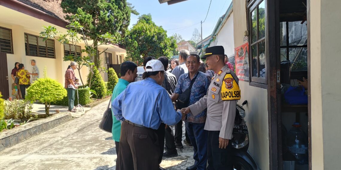 Ciptakan Harmonisasi Antar Umat Beragama, Kapolsek Sukaraja Gelar Minggu Kasih di Gereja