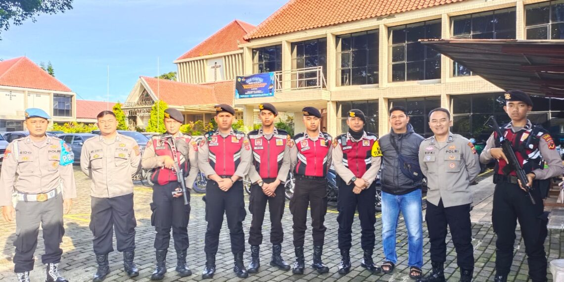 Polsek Cikole Laksanakan Pengamanan Di Tempat Ibadah