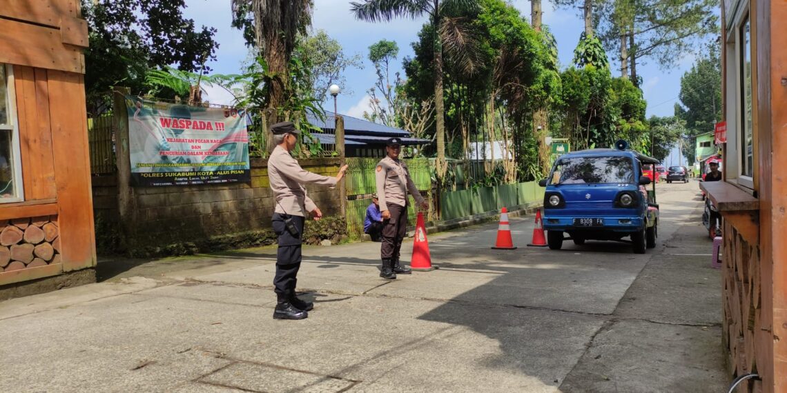 Personil Polsek kadudampit Melaksanakan giat Patroli tempat wisata situgunung.