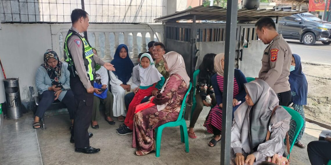 Patroli Dialogis Di Siang Hari Berikan Imbauan Kamtibmas Kepada Masyarakat