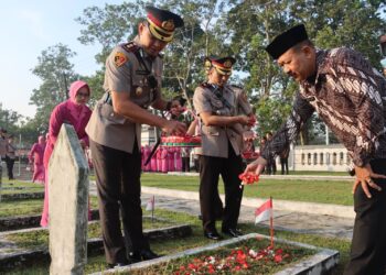 Jelang Hari Bhayangkara ke-78, Polres Sukabumi Kota Gelar Ziarah dan Tabur Bunga