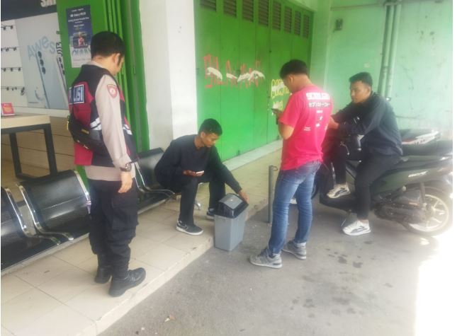 Guna menciptakan keamanan dan kondusif, Kapolsek Citamiang Patroli Dialogis dan Sambangi Warga.