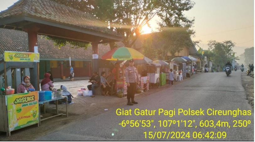 Awal Masuk Tahun Ajaran Baru, Polsek Cireunghas Laksanakan Gatur Lalin Pagi Hari
