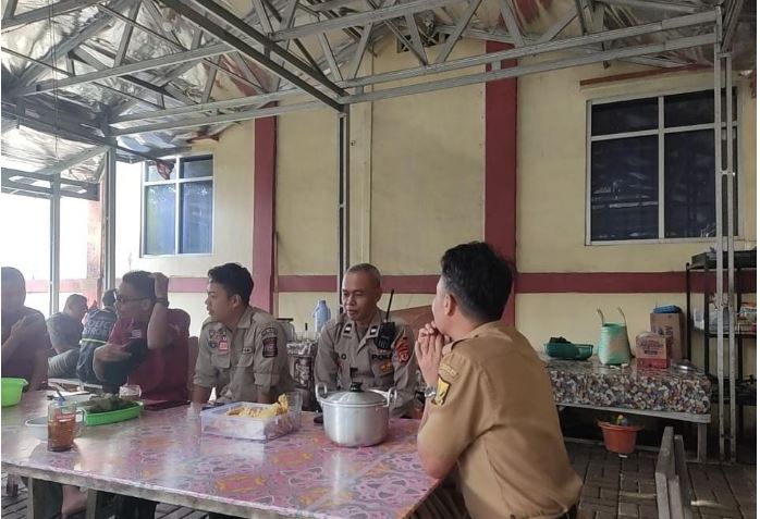 Patroli mobile rutin Polsek Kadudampit untuk mengantisipasi gangguan kamtibmas di wilayah hukum polsek kadudampit