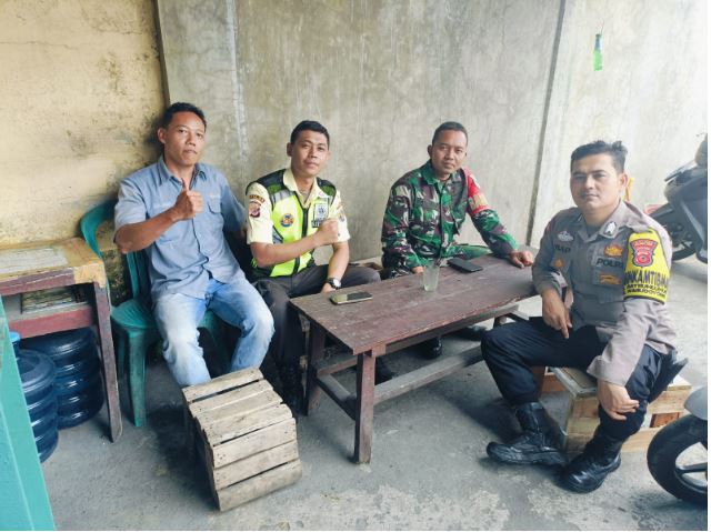 Dekati warga Babinkamtibmas bersinergi dengan Babinsa Sambangi Warga dan Berikan Imbauan Kamtibmas