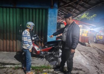 Polsek Kebonpedes Patroli Dialogis Antisipasi Gangguan kamtibmas Di Perkampungan