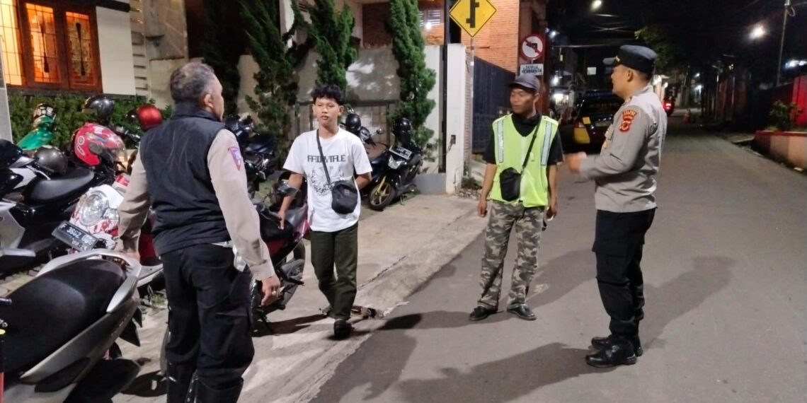 Polsek Cikole Berikan Himbauan Kamtibmas Kepada Juru Parkir