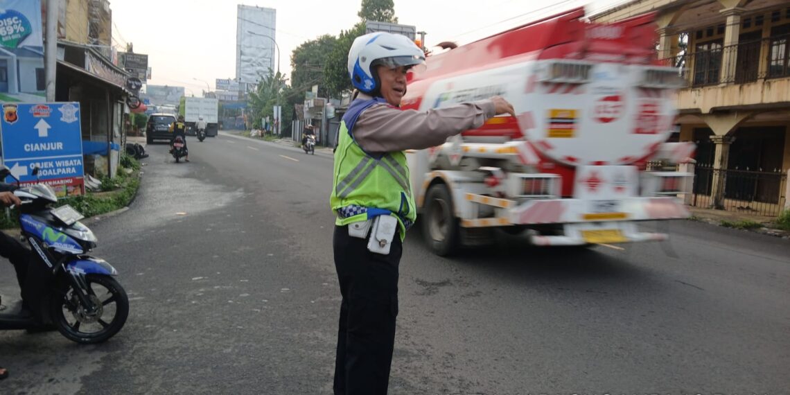 Guna Kamseltibcar Lantas Nyaman dan Kondusif, Polsek Sukaraja Gelar Gatur Lalin