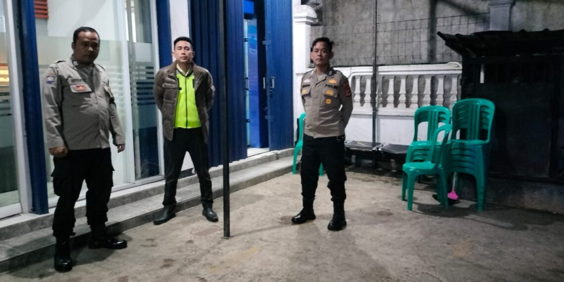 Polsek Sukalarang Patroli Malam Hari Kontrol ATM BRI Cegah Kejahatan Perbankan