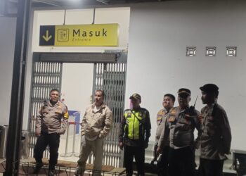 Kapolsek Cireunghas Pimpin Patroli Kontrol Stasiun Kereta Api Cegah Aksi Kriminalitas