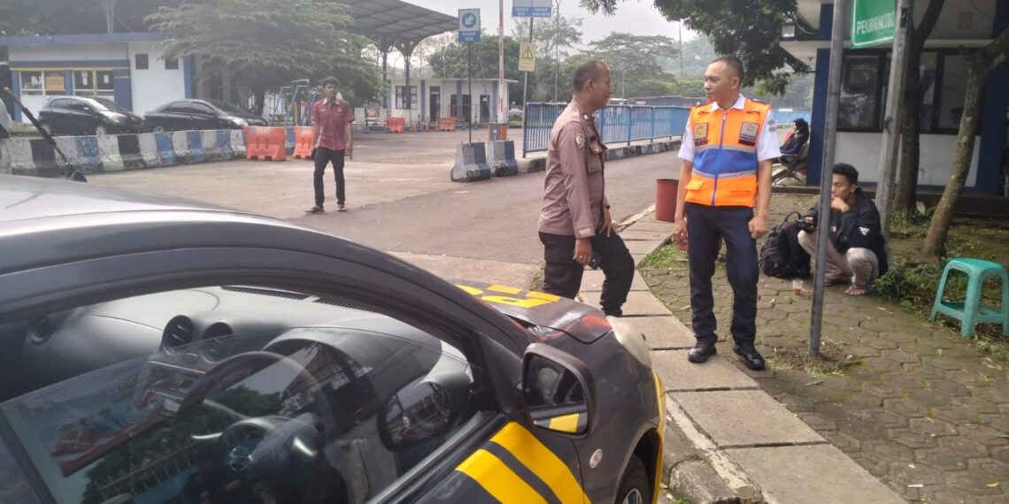 Sambang Kamtibmas, Bhabinkamtibmas Sudajayahilir pantau situasi terminal dalam tingkatkan Kenyamanan dan keamanan