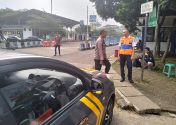 Sambang Kamtibmas, Bhabinkamtibmas Sudajayahilir pantau situasi terminal dalam tingkatkan Kenyamanan dan keamanan