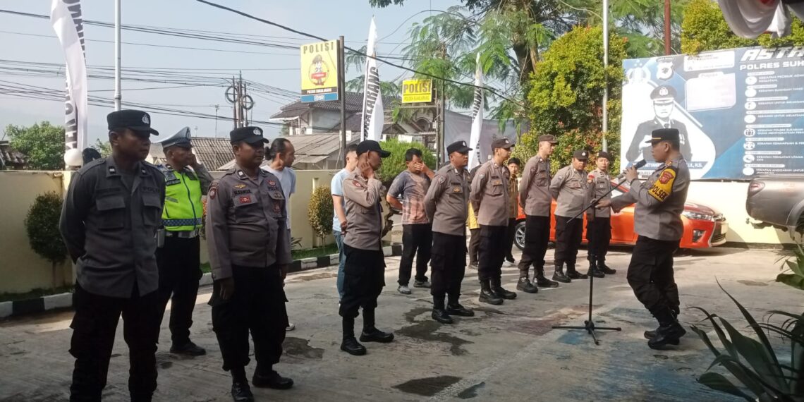 Kapolsek Sukalarang  Sampaikan Arahan Kepada Anggota Saat Apel Pagi