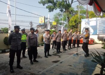 Kapolsek Sukalarang  Sampaikan Arahan Kepada Anggota Saat Apel Pagi