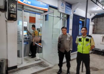 Polsek Sukalarang Patroli Malam Hari Kontrol ATM BRI Cegah Kejahatan Perbankan