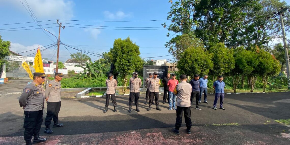 Polsek Warudoyong Gelar Apel Pagi Sebagai Bentuk Kedisiplinan.