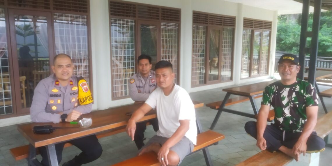 Patroli mobile rutin Polsek Kadudampit untuk mengantisipasi gangguan kamtibmas  di wilayah hukum polsek kadudampit