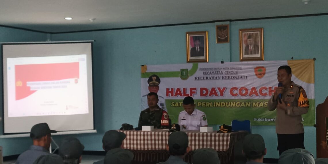 Kapolsek Cikole Berikan Pelatihan dan Pembinaa Kepada Anggota Linmas