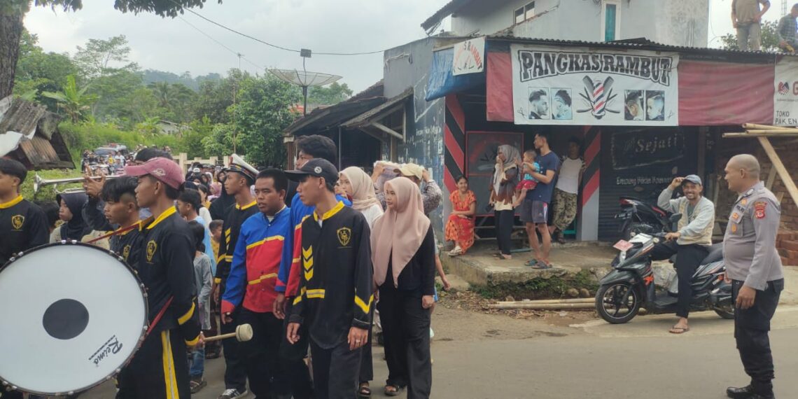 Bhabinkamtibmas Polsek Cireunghas Laksanakan Pengamanan Rangkaian Acara Perpisahan dan Kenaikan Kelas