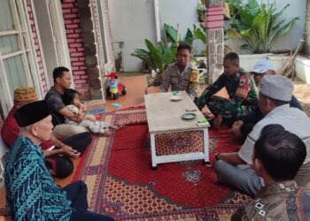 Bhabinkamtibmas Bersinergi dengan Babinsa Sambangi Warga Untuk Tingkatkan Harkamtibmas