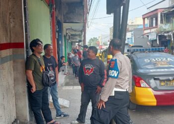 Guna menciptakan keamanan dan kondusif, Kapolsek Citamiang Patroli Dialogis dan Sambangi Warga.
