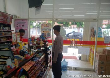 Guna menciptakan keamanan yang kondusif, unit Samapta Polsek Cibeureum Patroli Dialogis dan Sambangi Warga