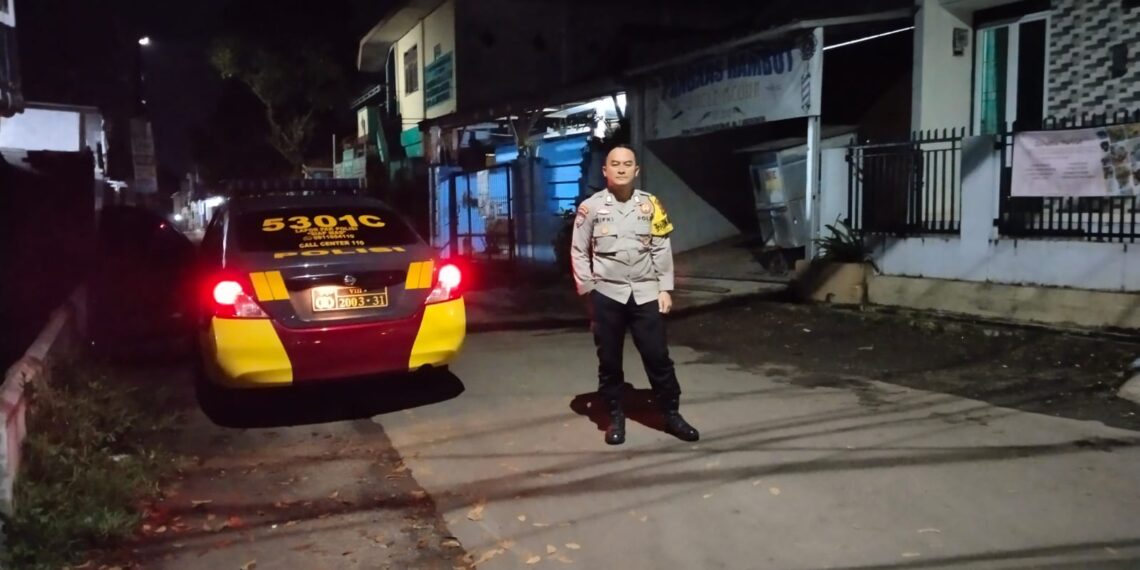 Pantau Situasi Wilayah, Polsek Cikole Laksanakan Patroli Malam Hari