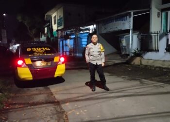 Pantau Situasi Wilayah, Polsek Cikole Laksanakan Patroli Malam Hari