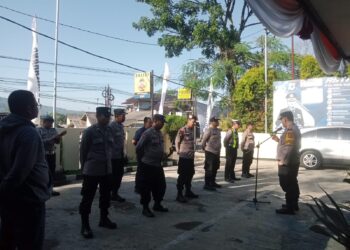 Pimpin Apel Pagi, Kapolsek Sukalarang Berikan Arahan Tentang Pentingnya Kedisiplinan