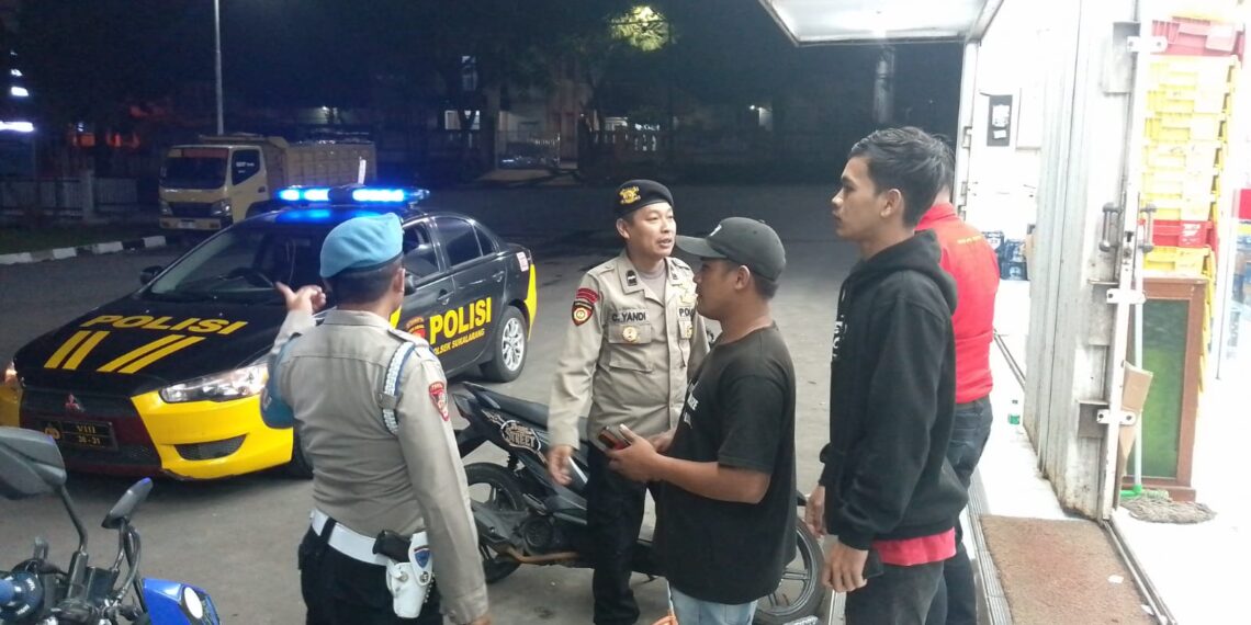Patroli Dialogis Malam Hari Berikan Imbauan Kamtibmas Kepada Masyarakat