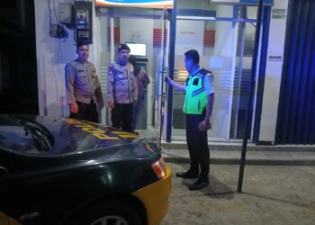 Patroli Malam Hari Personil Polsek Sukalarang Sambangi ATM