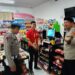 Personil Polsek Sukalarang Patroli Malam Sambangi Toko Minimarket dan Dialogis dengan Karyawan