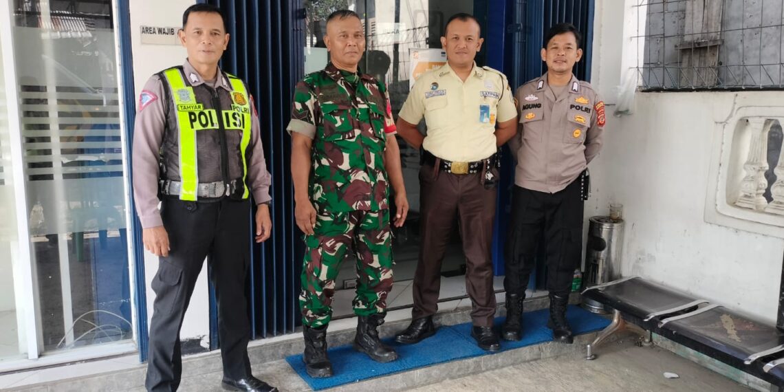 Patroli Siang Hari Senergitas TNI-Polri Menyambangi Objek Objek Vital Di Wilayah Hukum Polsek Sukalarang