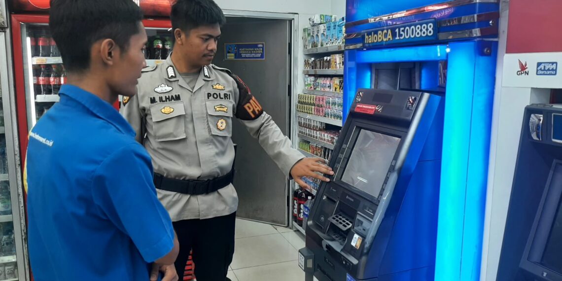 Pantau Dan Cek Mesin ATM oleh Anggota patroli   Polsek Lembursitu-Polres Sukabumi Kota