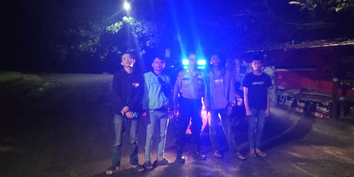 Antisipasi Gukamtibmas, anggota patroli  Polsek Warudoyong Polres Sukabumi Kota Gencar Laksanakan Patroli Malam Hari.