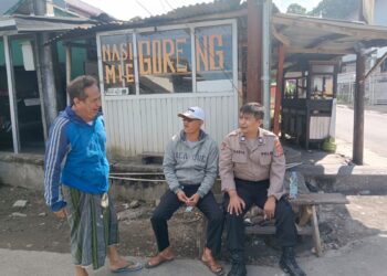Samapta Polsek Sukabumi Melaksanakan kegiatan Dialogis dengan Warga Masyarakat Desa Perbawati Kecamatan Sukabumi Kabupaten Sukabumi,