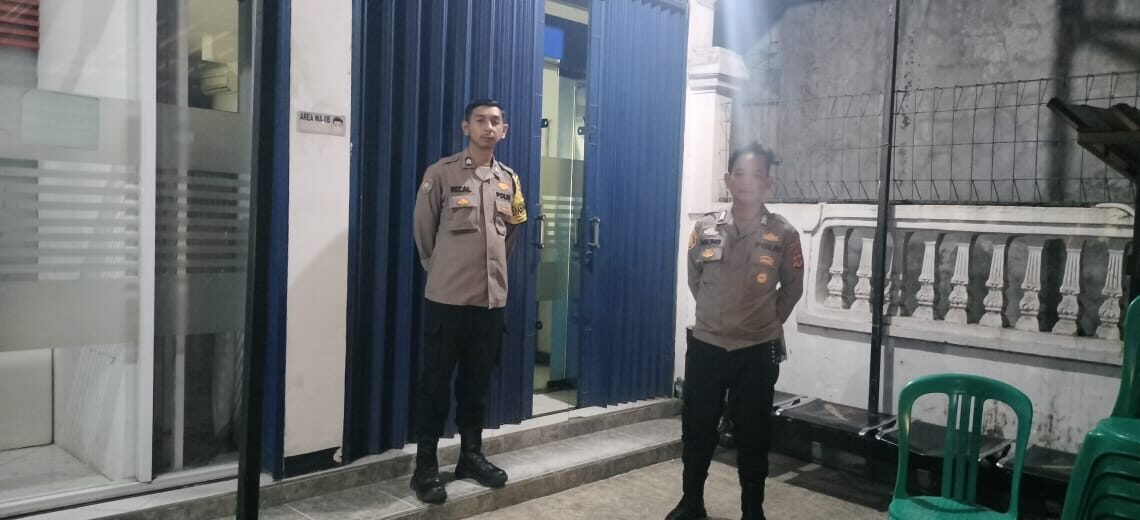 Polsek Sukalarang Patroli Malam Hari Kontrol ATM BRI Cegah Kejahatan Perbankan
