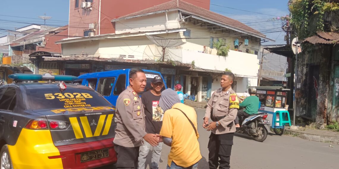 Guna menciptakan keamanan dan kondusif, Kapolsek Citamiang Patroli Dialogis dan Sambangi Warga.