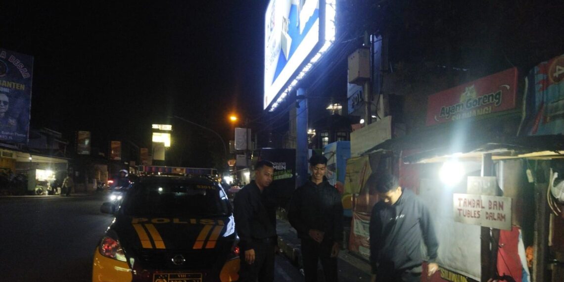 Polsek Cikole Laksanakan Giat Patroli Di Malam Hari