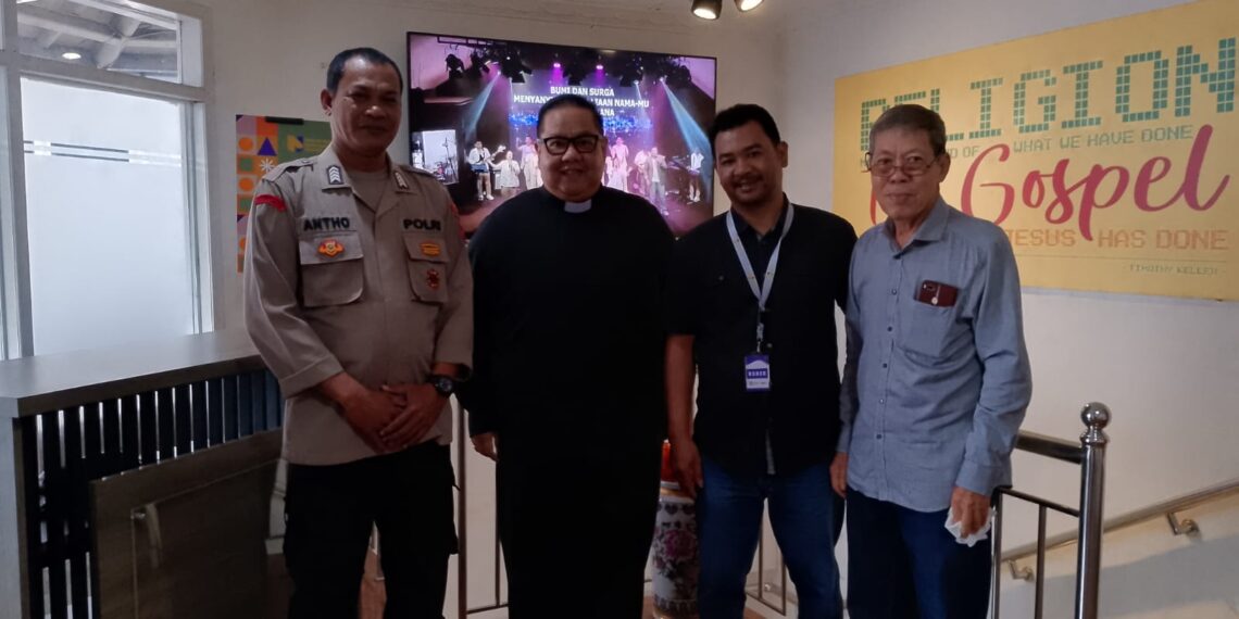 Minggu Kasih, Polsek Cisaat  Berikan Pengamanan Ibadah Kebaktian Minggu Gereja GBI MNCC Sukabui