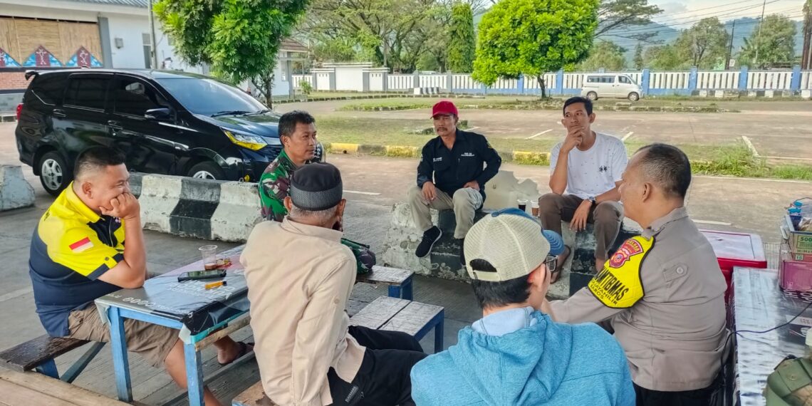 Jalin kemitraan kamtibmas. Bhabinkamtibmas sambangi terminal KH. Ahmad Sanusi Tingkatan Harkamtibmas