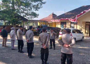 Apel Pagi dan pengecekan kelengkapan personil polsek kadudampit sebagai bentuk kedisiplinan dan kesiapsiagaan Polsek Kadudampit