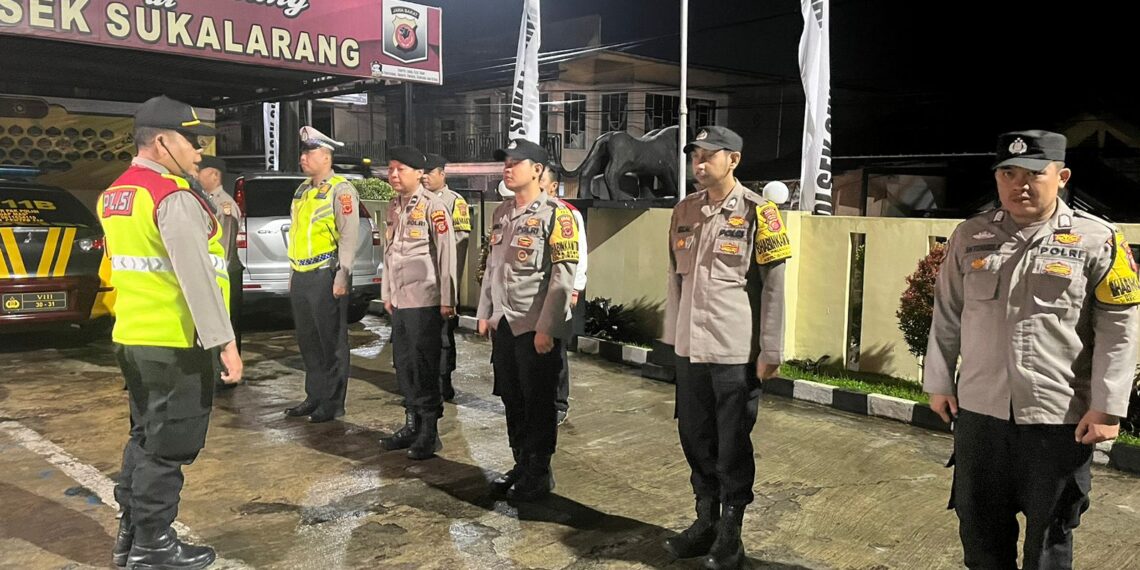 Kapolsek Sukalarang Pimpin Pelaksanaan Apel pengamanan Tahun Baru Islam 1446 H di Mako Polsek Sukalarang