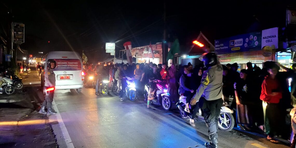 Polisi Polsek Sukalarang Kawal Perayaan Pawai Obor Tahun Baru Islam 1 Muharam 1446 Hijriyah
