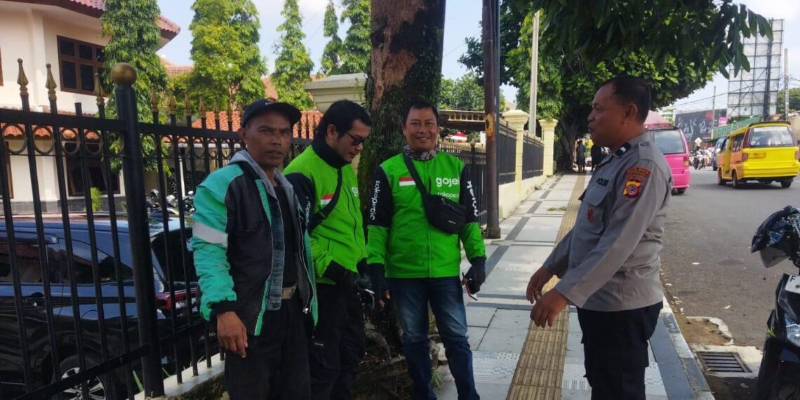 Unit Samapta Polsek Cikole Laksanakan Giat Patroli Dialogis Dengan Ojol